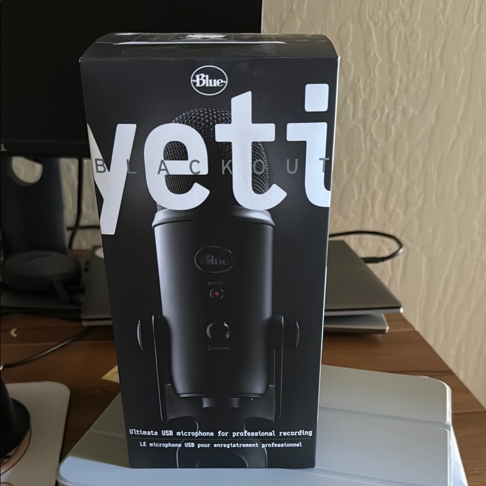 Blue Yeti Blackout USB Microphone